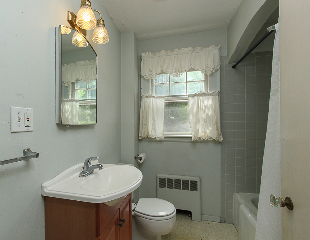 Bathroom 31 Decatur Street Gloucester Massachusetts