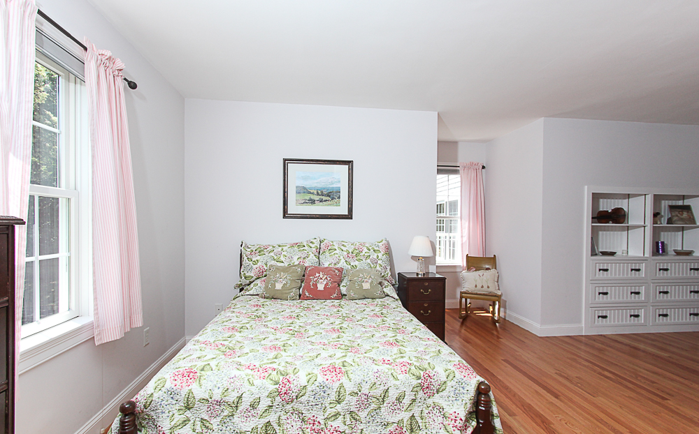 Bedroom 54 Essex Street Hamilton Massachusetts