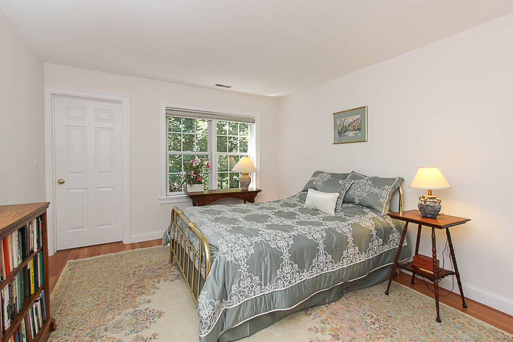Guest bedroom 54 Essex Street Hamilton Massachusetts