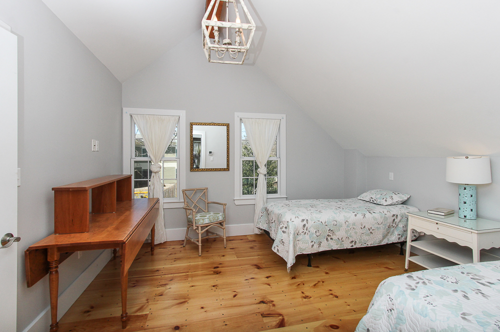 Back bedroom with pine floors 10 North Main Street Ipswich Massachusetts