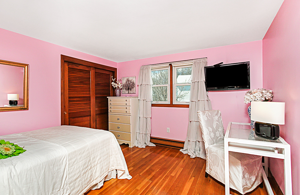 Bedroom 41 Beaver Pond Beverly Massachusetts