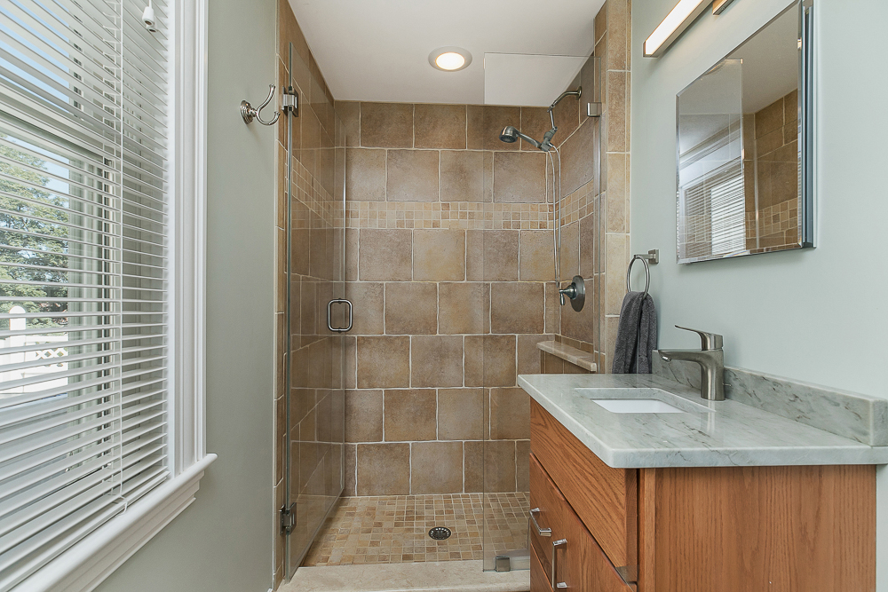 First floor bedroom with tiled walk-in shower