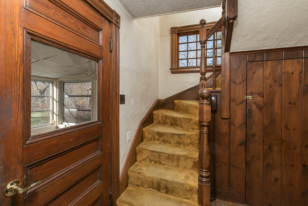 Foyer 75 Hamilton Avenue Hamilton Massachusetts