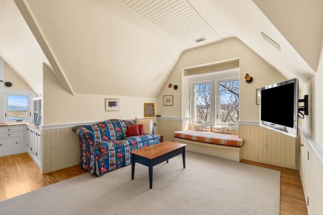 third-floor-sitting-area-51-lebaron-road-essex-ma-LL-john-and-cindy-farrell (1)